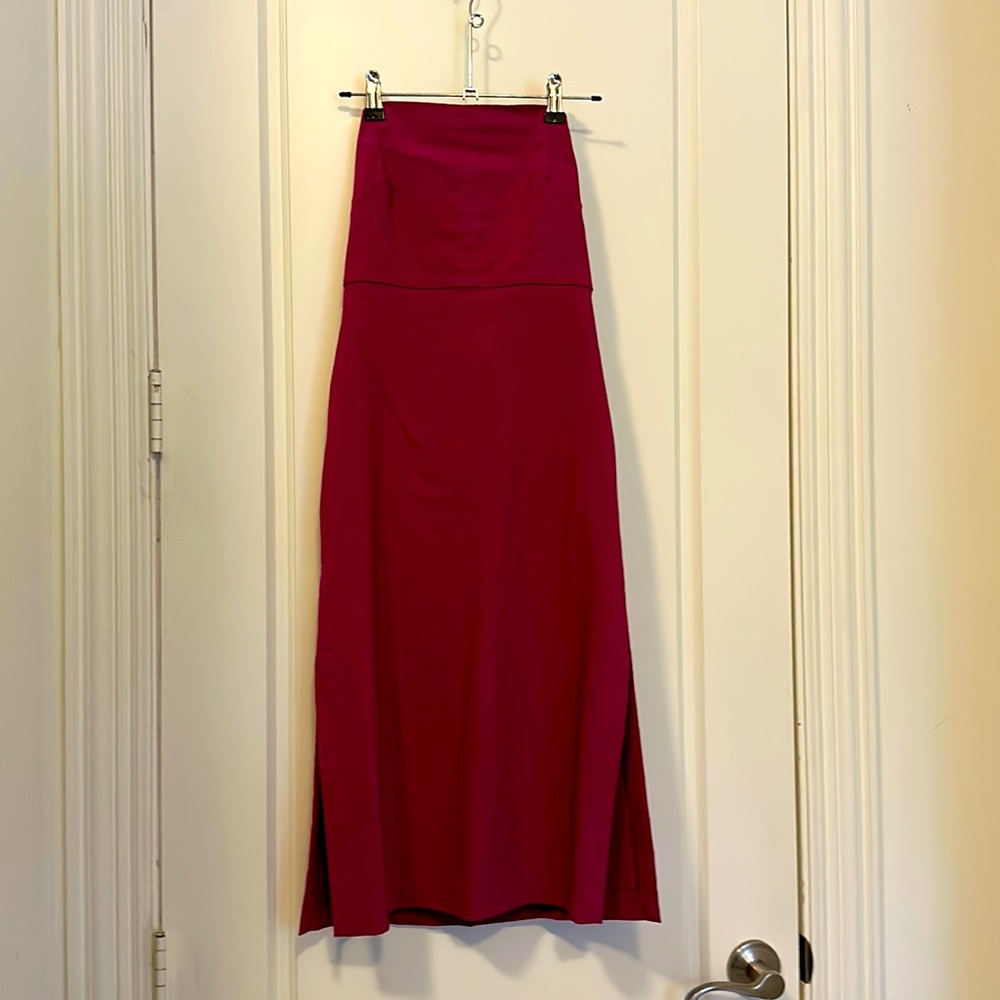 Strapless fuchsia dress with side slits. Stretch material. Size 3/4.